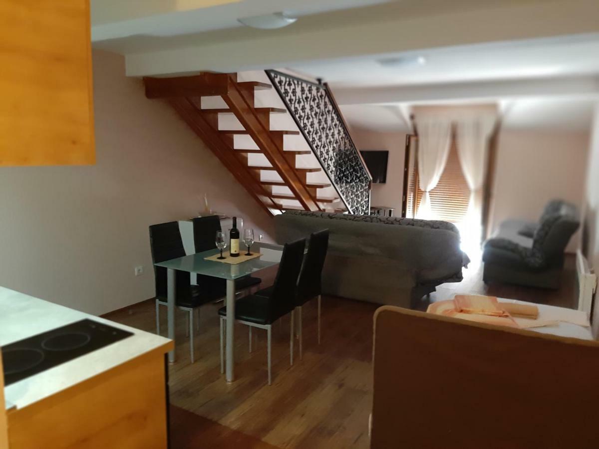 Apartmani Mia Vuksanovic Τσέτινιε Εξωτερικό φωτογραφία