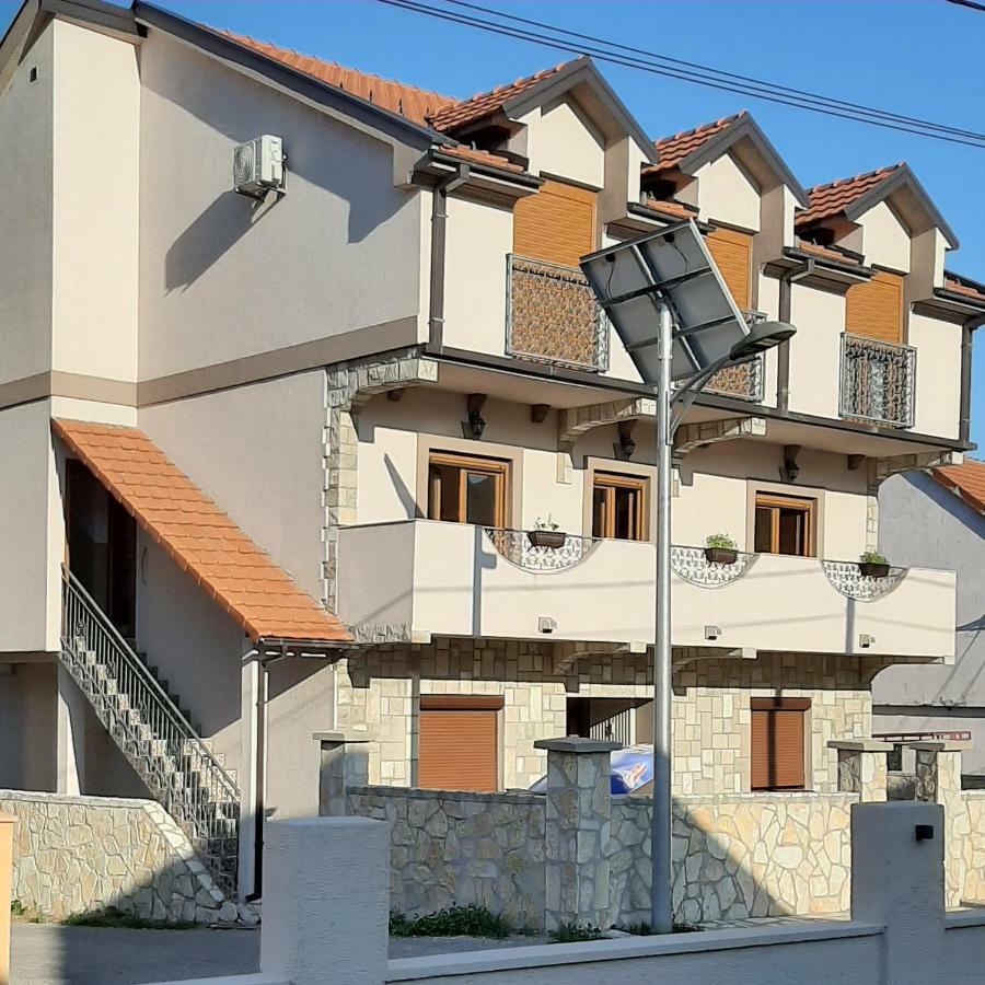Apartmani Mia Vuksanovic Τσέτινιε Εξωτερικό φωτογραφία