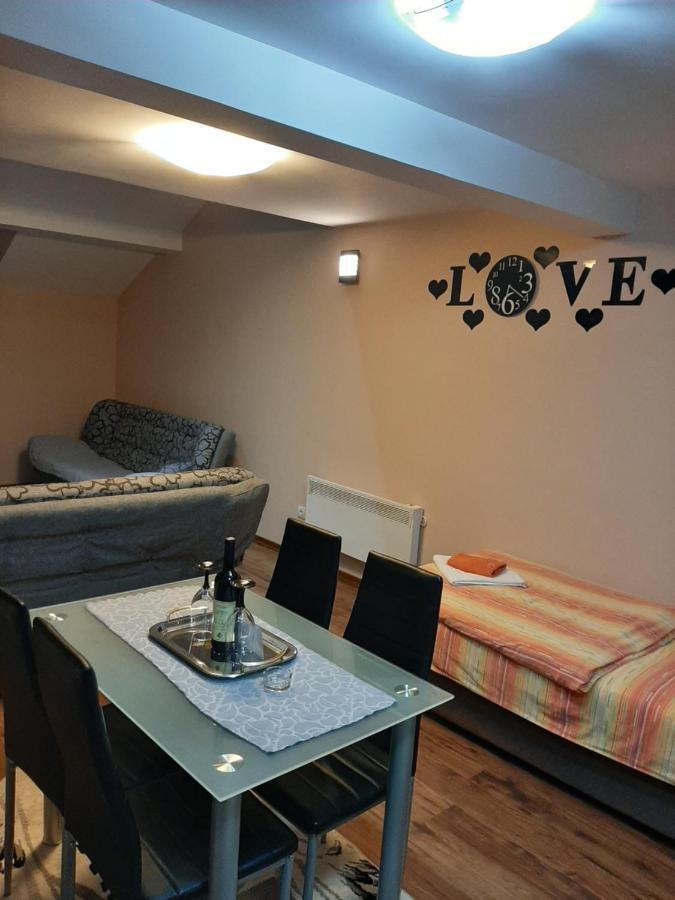 Apartmani Mia Vuksanovic Τσέτινιε Εξωτερικό φωτογραφία